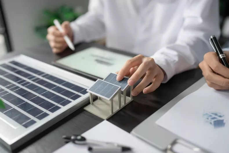 d&eacute;couvrez comment choisir le meilleur installateur de panneaux solaires en 2025. comparez les offres, v&eacute;rifiez les certifications et trouvez un professionnel fiable pour optimiser votre transition vers l'&eacute;nergie solaire.