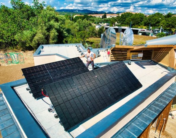 d&eacute;couvrez notre guide complet sur les panneaux solaires pour 2025. explorez les derni&egrave;res innovations, les conseils d'installation, et les meilleures options pour maximiser votre investissement. optez pour une &eacute;nergie renouvelable et durable d&egrave;s aujourd'hui !