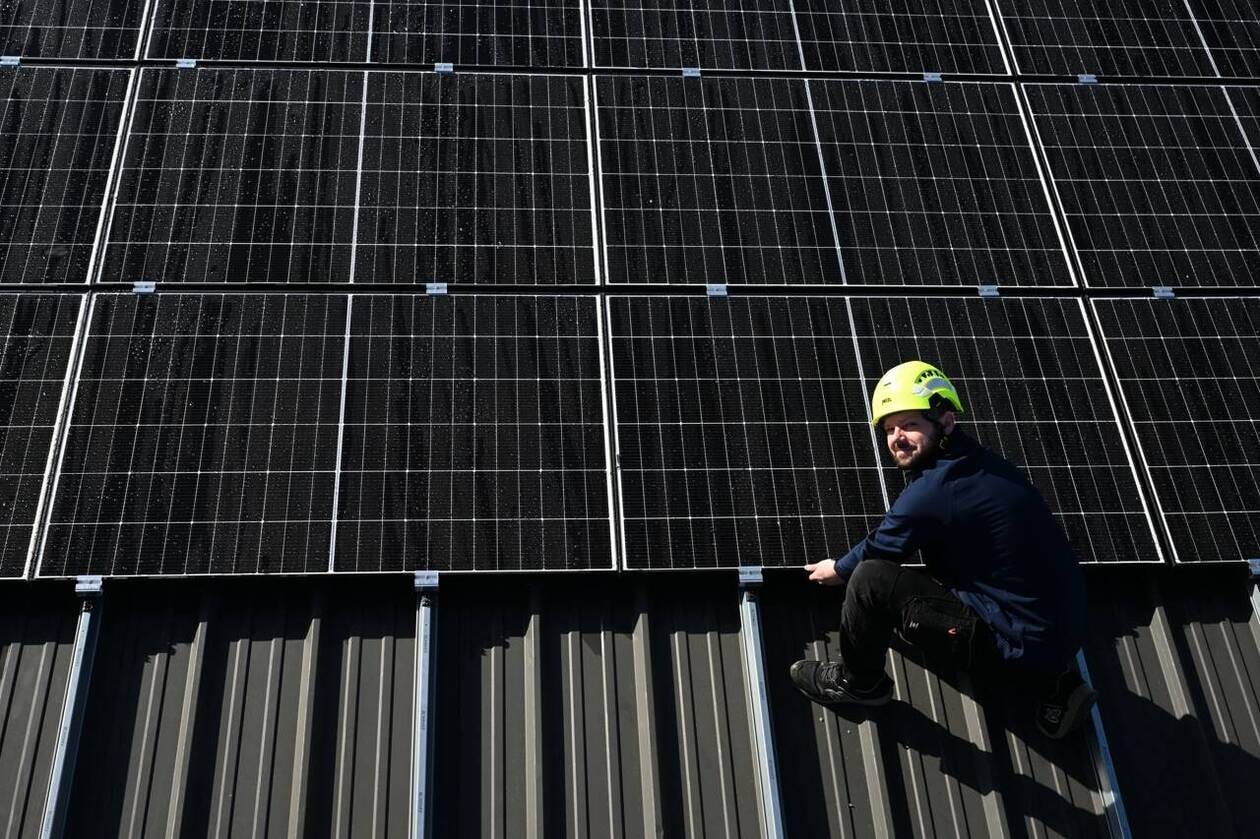 d&eacute;couvrez notre guide complet sur les panneaux solaires 2025. apprenez tout sur les derni&egrave;res technologies, les avantages &eacute;cologiques et &eacute;conomiques, ainsi que des conseils pratiques pour choisir et installer votre syst&egrave;me photovolta&iuml;que. optimisez votre consommation d'&eacute;nergie et faites un geste pour la plan&egrave;te d&egrave;s aujourd'hui.