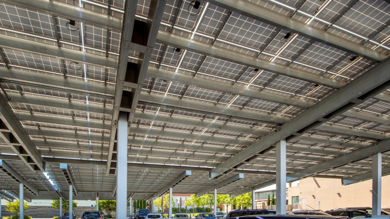 découvrez comment installer des panneaux photovoltaïques en 2025 et profitez d'une énergie renouvelable efficace. suivez nos conseils pour optimiser votre installation et réaliser des économies sur vos factures d'électricité tout en contribuant à la préservation de l'environnement.