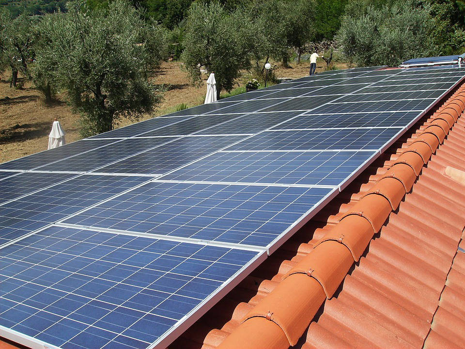 d&eacute;couvrez comment maximiser la rentabilit&eacute; de vos panneaux photovolta&iuml;ques gr&acirc;ce &agrave; des conseils pratiques et des strat&eacute;gies d'optimisation. informez-vous sur le co&ucirc;t d'installation, les aides financi&egrave;res et les &eacute;conomies d'&eacute;nergie possibles pour un investissement judicieux et respectueux de l'environnement.